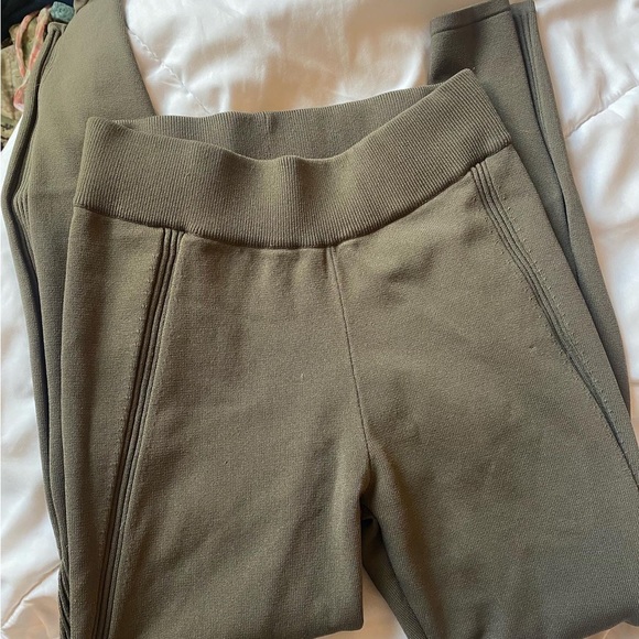 Aritzia thick pants/leggings - Picture 3 of 4